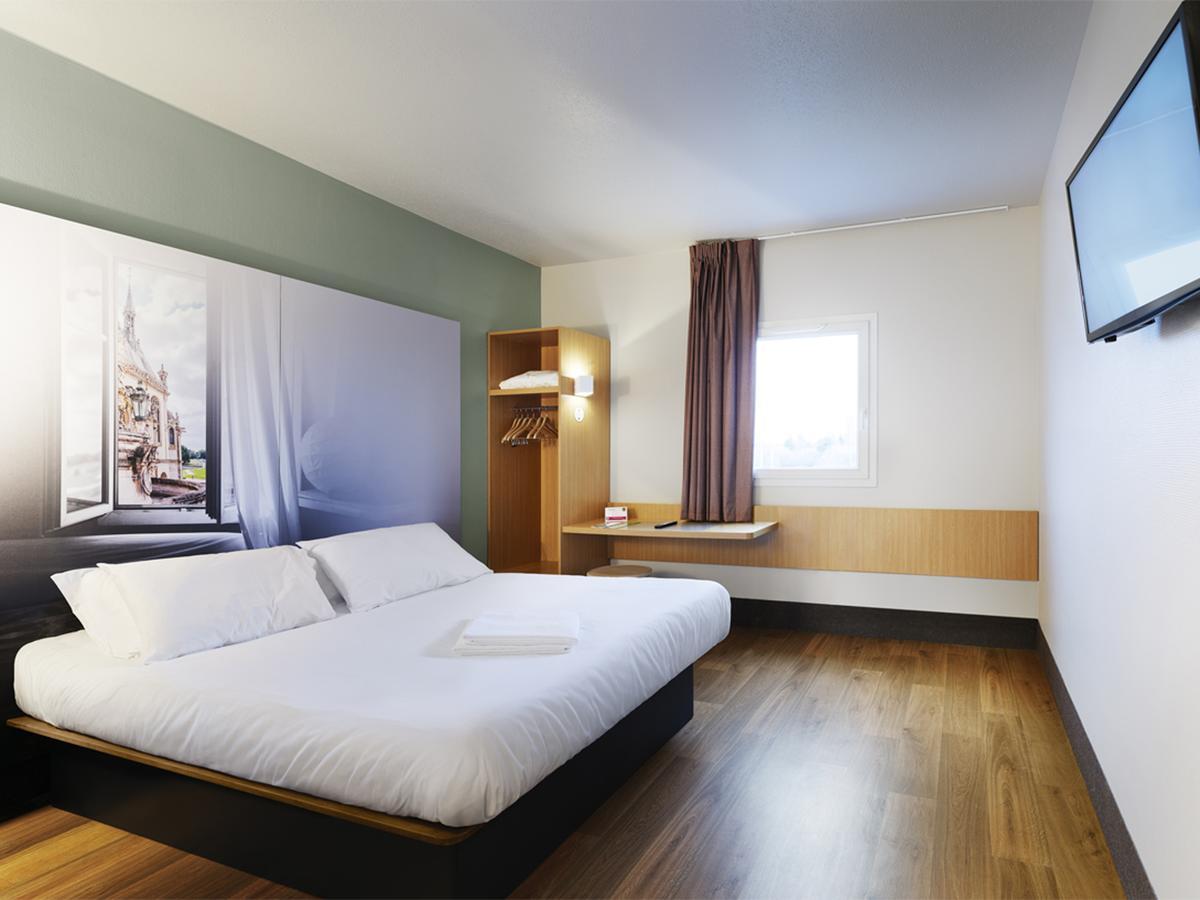 B&B HOTEL Les Herbiers Hotel 2*